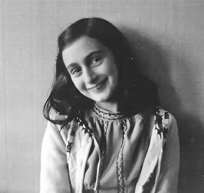 包括奥图·弗兰克,成立了安妮·弗兰克慈善会(the anne frank