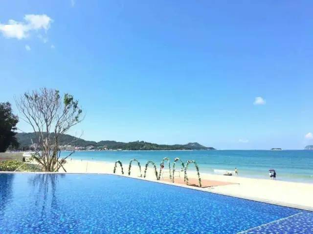 省内自驾游惠东双月湾华美达酒店享双人自助早餐享无边际沙滩泳池海滨