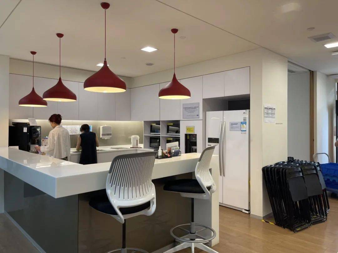 偷窥成都各大公司茶水间没想到贫富差距那么大