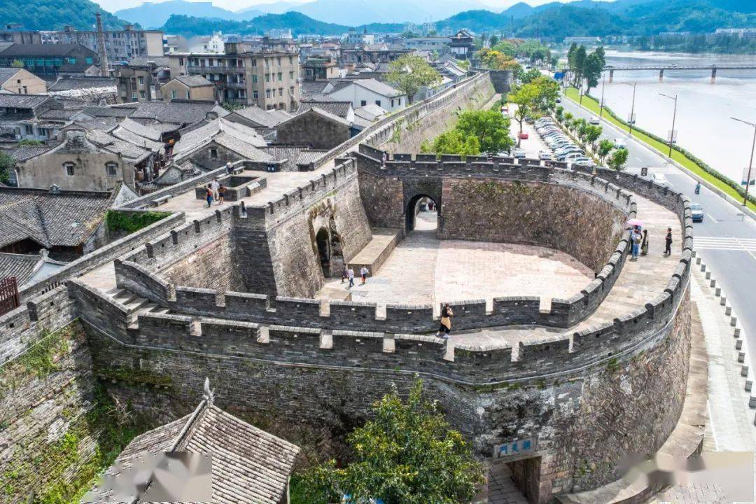 73江南长城现有四座瓮城,分别在靖越门,兴善门,镇宁门,朝天门四处