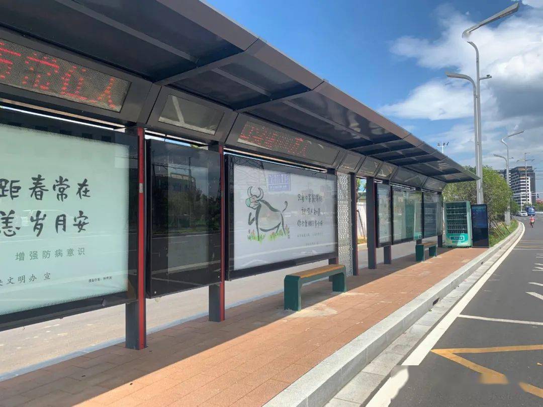 有wifi还能现场充电智能公交车站台亮相南昌街头