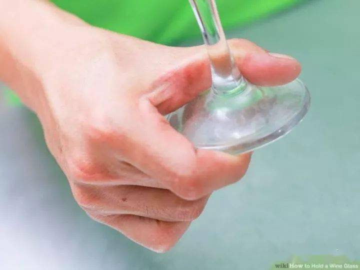 the|葡萄酒杯到底怎么拿?