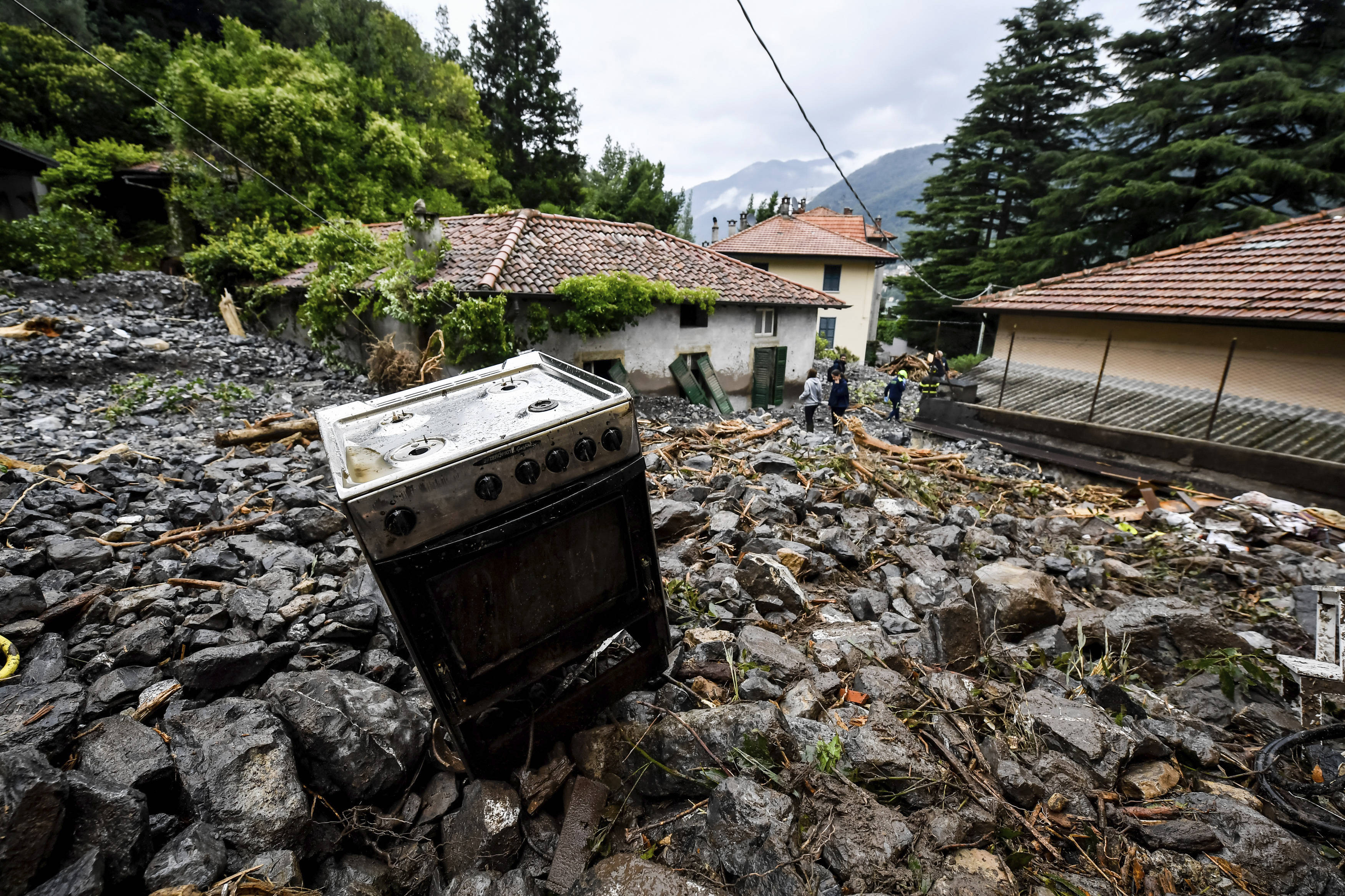 意大利科莫湖附近城镇遭暴雨灾害