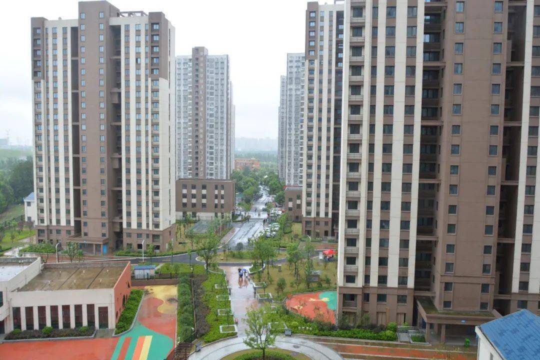 凤麟兰庭二期安置房规划用地面积约112亩,位于淮南北路与东方大道交口