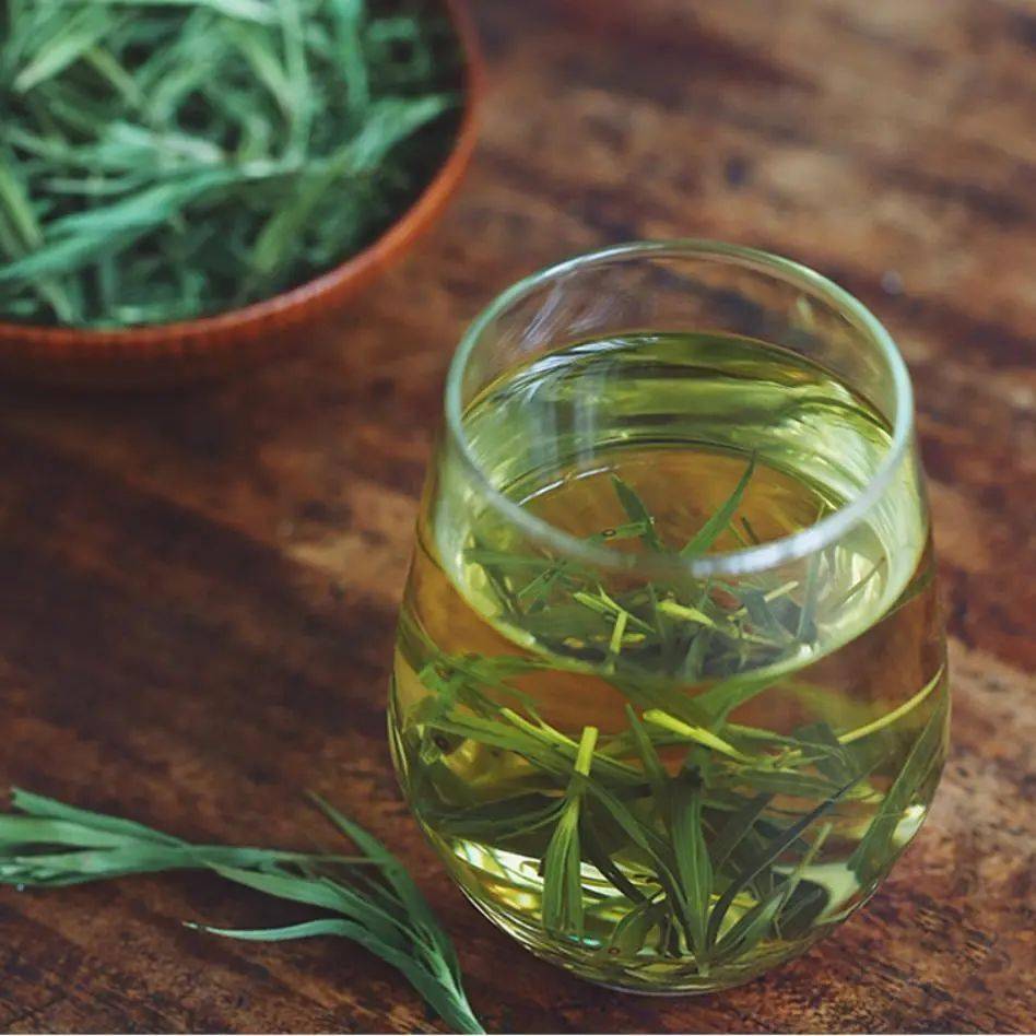 用淡竹叶一味药,就能做成夏季清心火的养心凉茶.