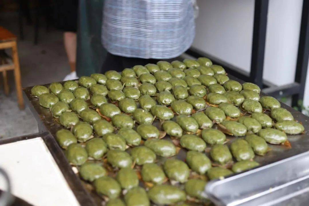 松阳薄饼,沙擂,糖糕等都是松阳特色小吃,除了这些松阳端午茶,土蜂蜜