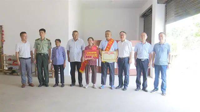 方勇走访慰问退役军人及现役军人家属_望江