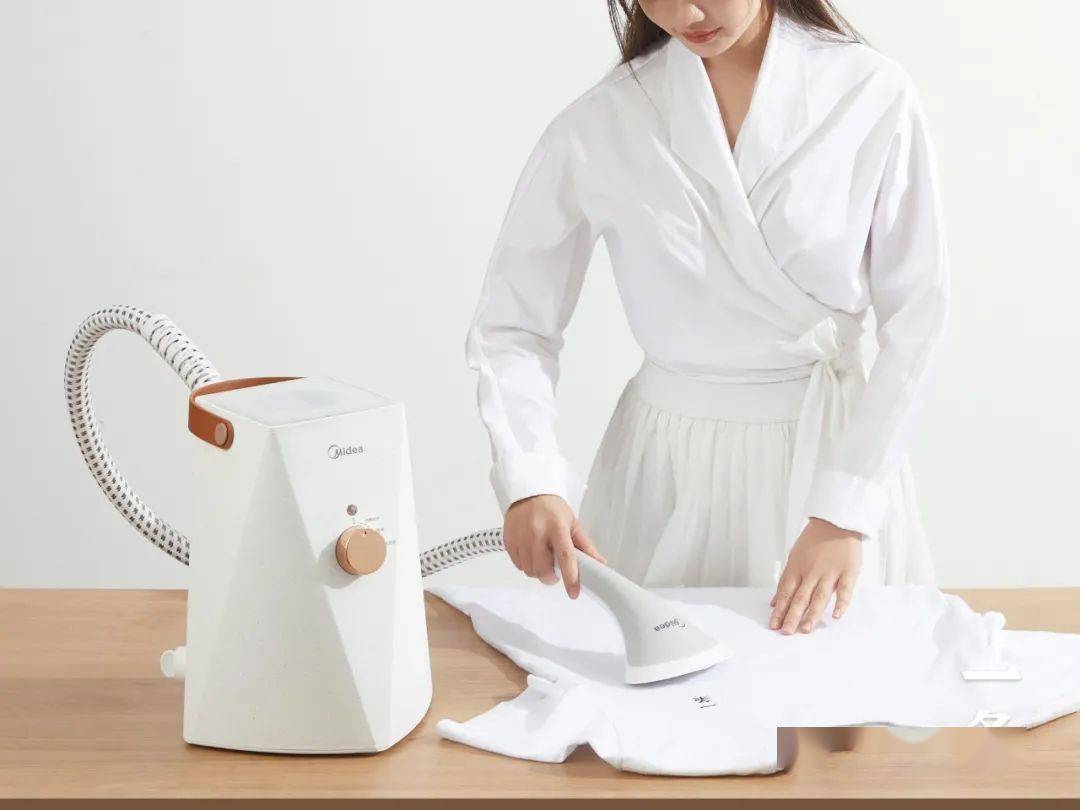 我家的衣帽架会熨衣服