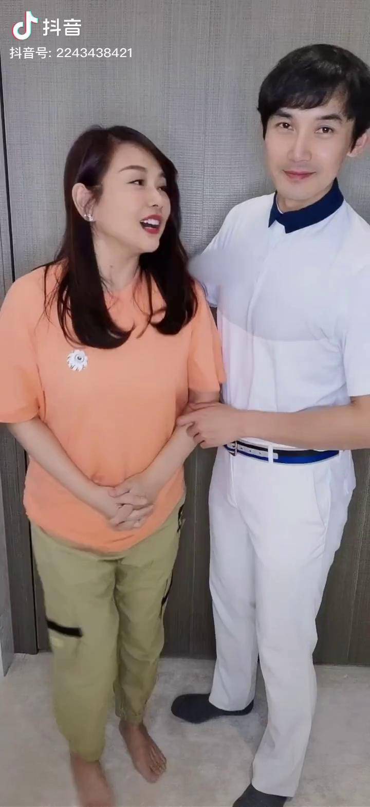 婆婆和妈妈 肉松夫妇 陈松伶 张铎 携手婆婆来直播,唱歌,跳舞,诗朗诵