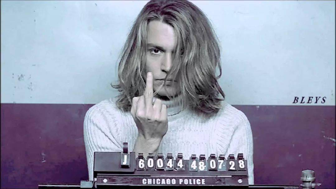 比如 gnr(枪花乐队)主唱 axl rose 这样:要是照得逼格尽丧,那可是后来