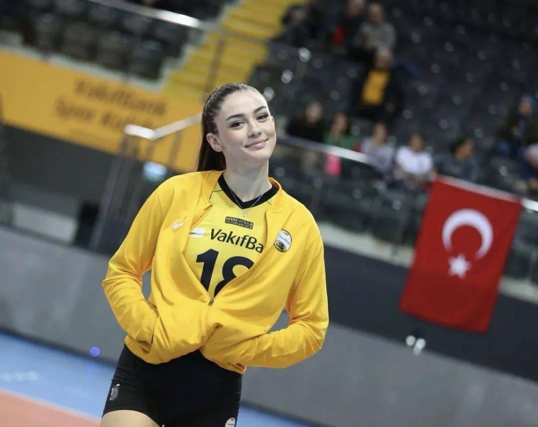杜兰特疯狂点赞土耳其美女球员zehra!