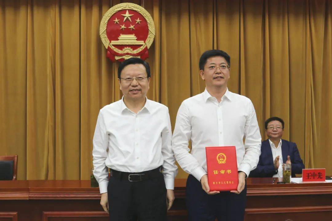 市十五届人大常委会召开第四十二次会议