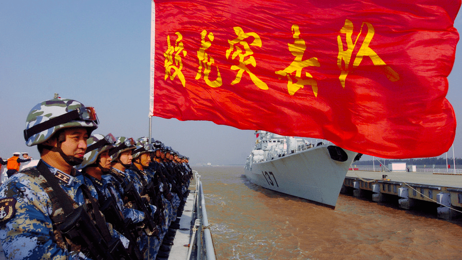 伴公汀今天是八一建军节一起来看上海大学生士兵在部队的表现