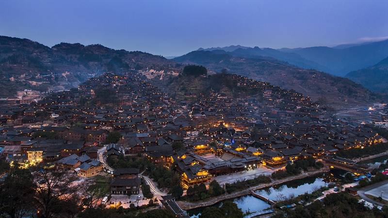 西江千戶苗寨夜景.(央廣網發 視覺中國供圖)