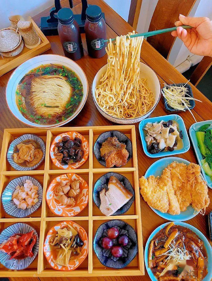 浇头超生猛的5碗面第一碗就香到尖叫