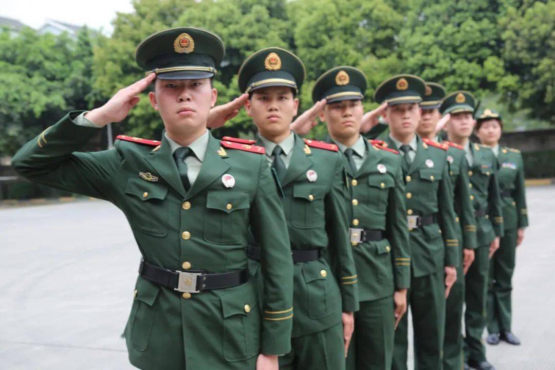 致敬八一丨从橄榄绿到火焰蓝我们还是我们