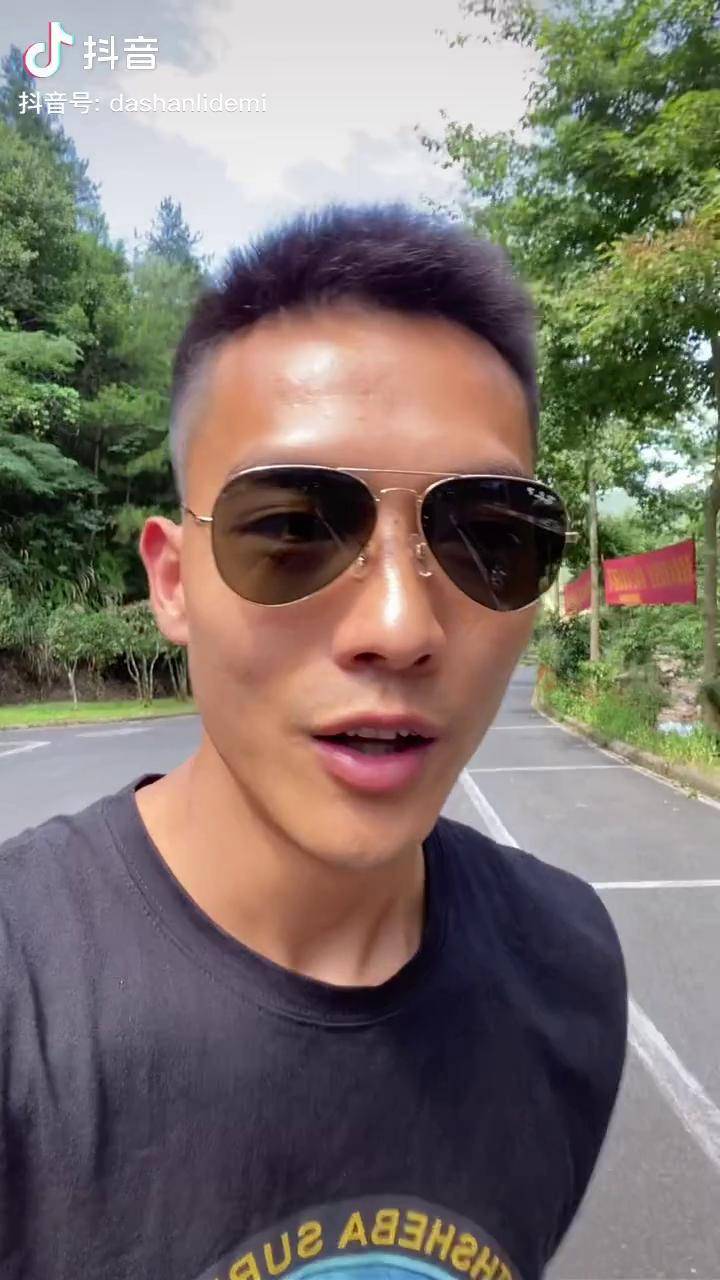 春平这小子总算靠谱了一次找的地方确实不错下次带你们看更多好玩的