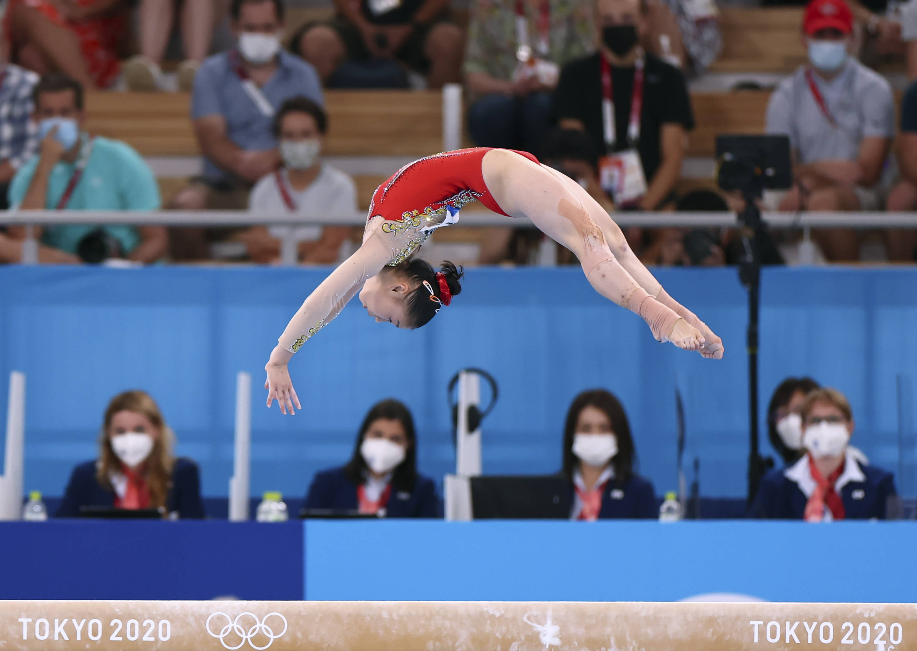 体操女子平衡木中国选手包揽冠亚军