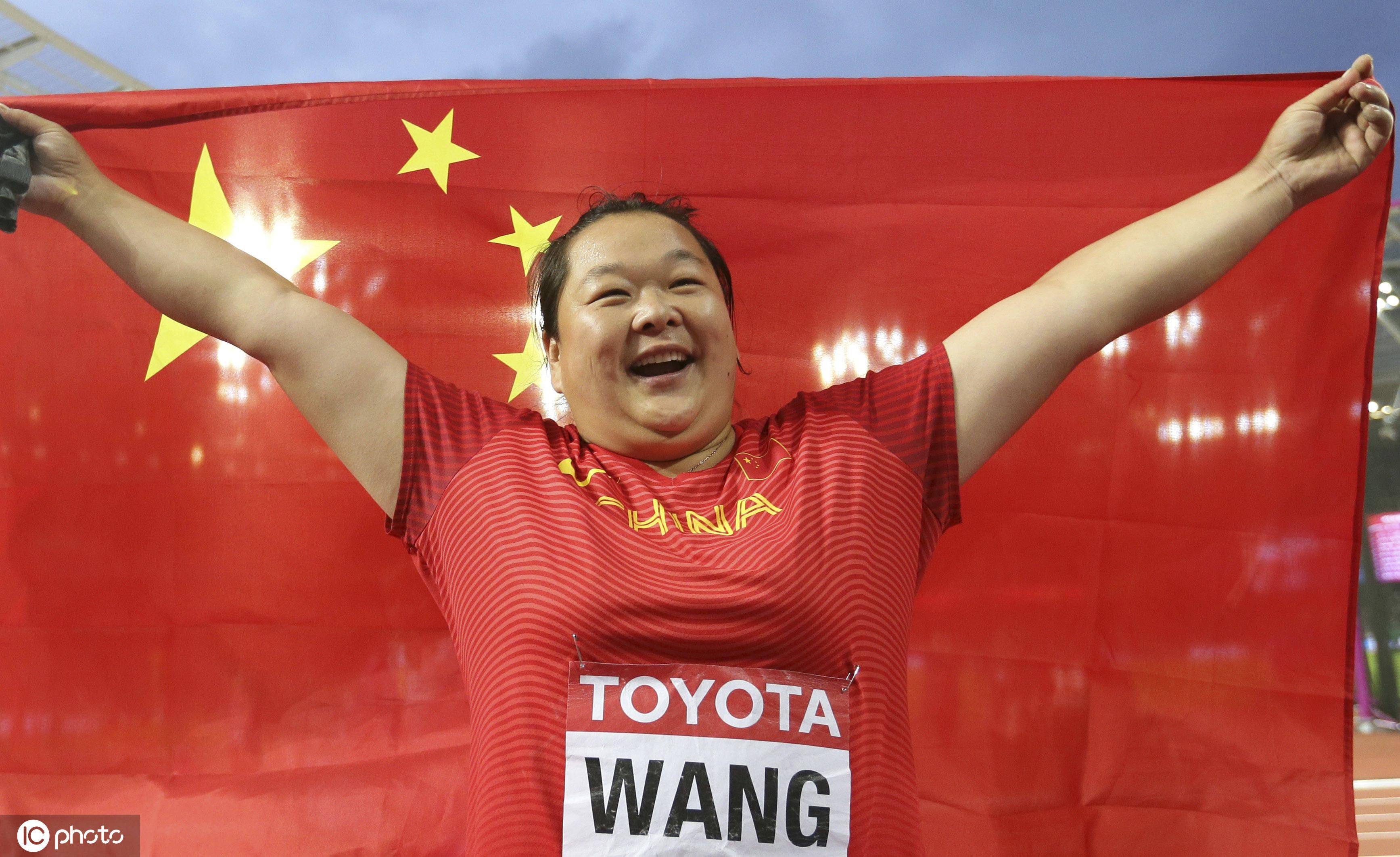 王铮夺得她个人首枚奥运会女子链球银牌_中国