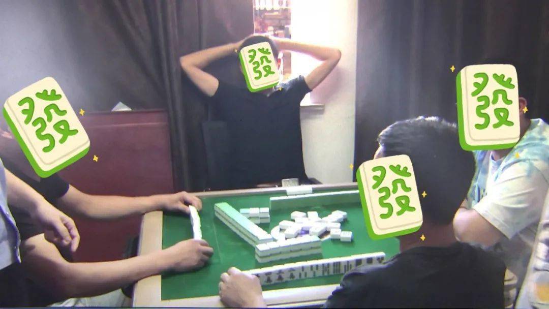 四名男子正聚集打麻将 未佩戴口罩