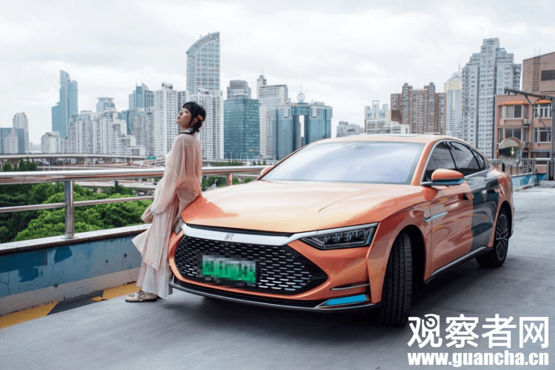 车主|人物|汉服小姐姐和她装不进柜子的“大潮玩”
