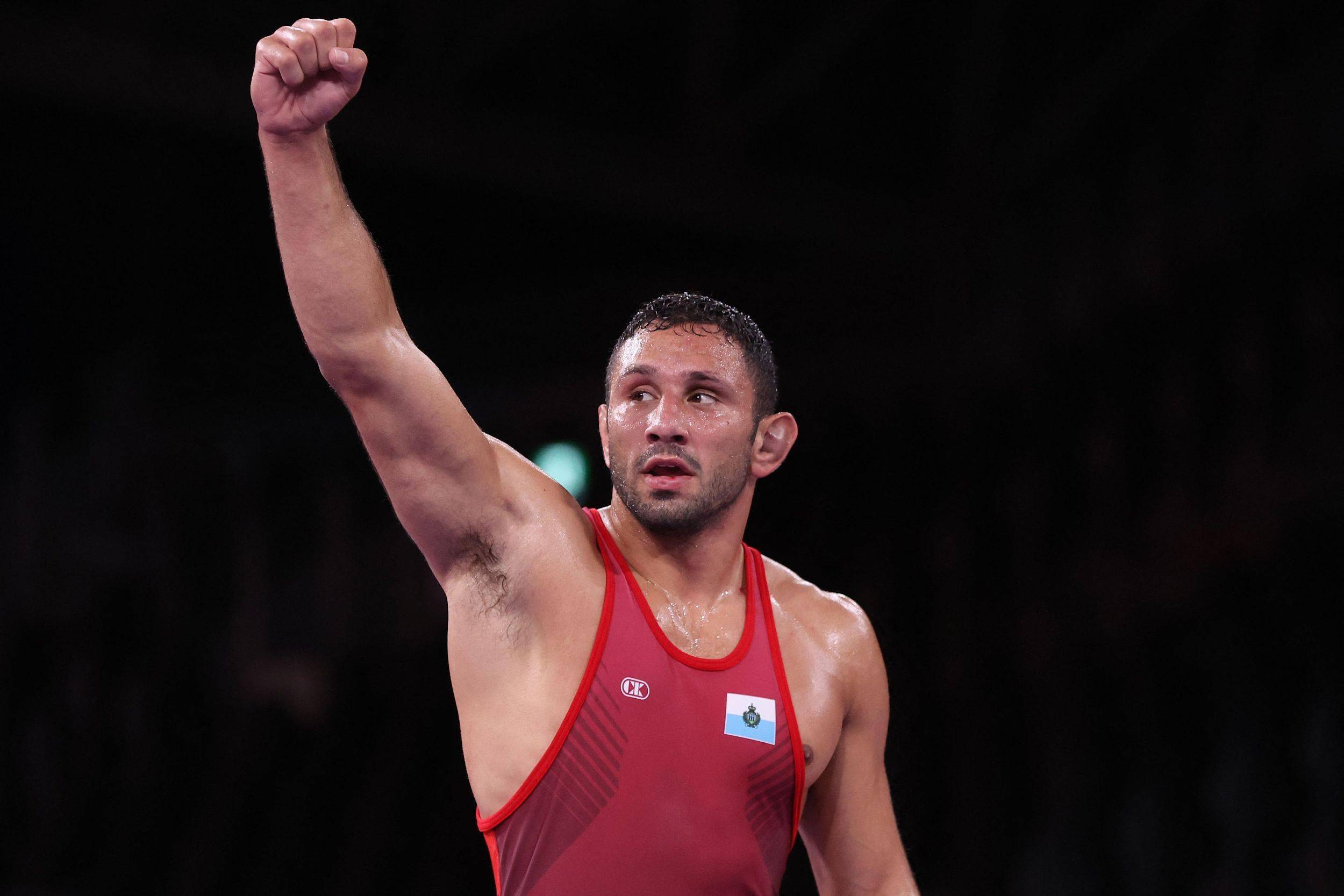 蚂蚁vs大象圣马力诺摔跤手击败印度对手夺铜牌两国奖牌数只差两块