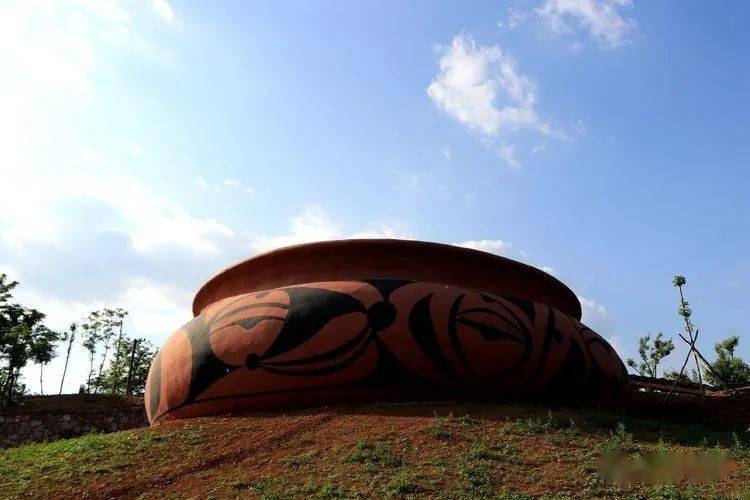 仰韶村國家考古遺址公園規劃總面積2800多畝,以仰韶文化博物館為依託