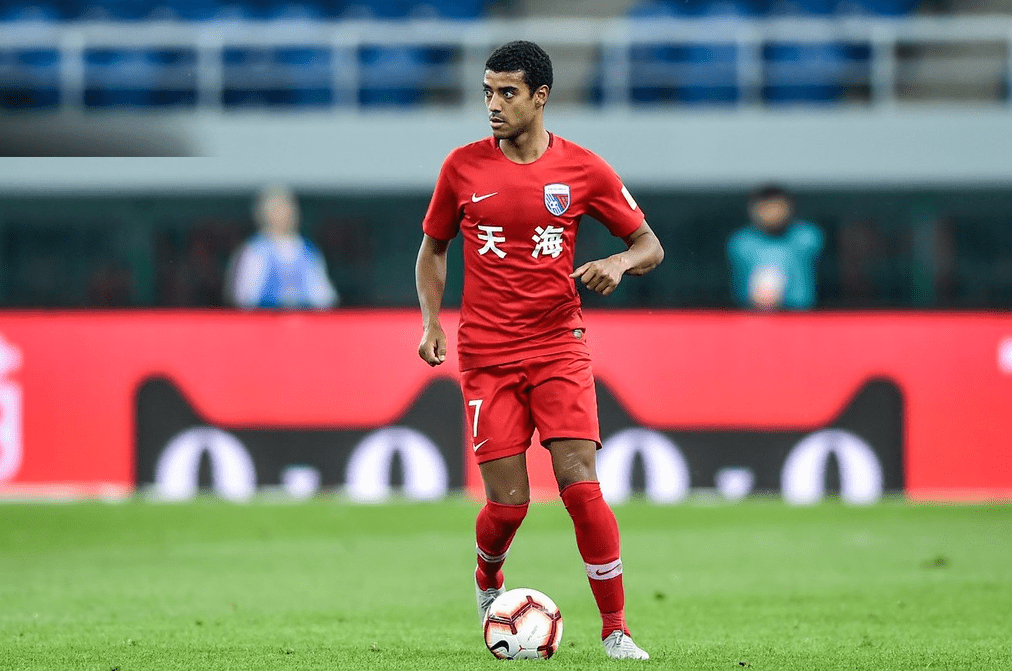 阿兰出道于巴甲豪门弗鲁米嫩塞足球俱乐部,曾是巴西足坛最被看好的