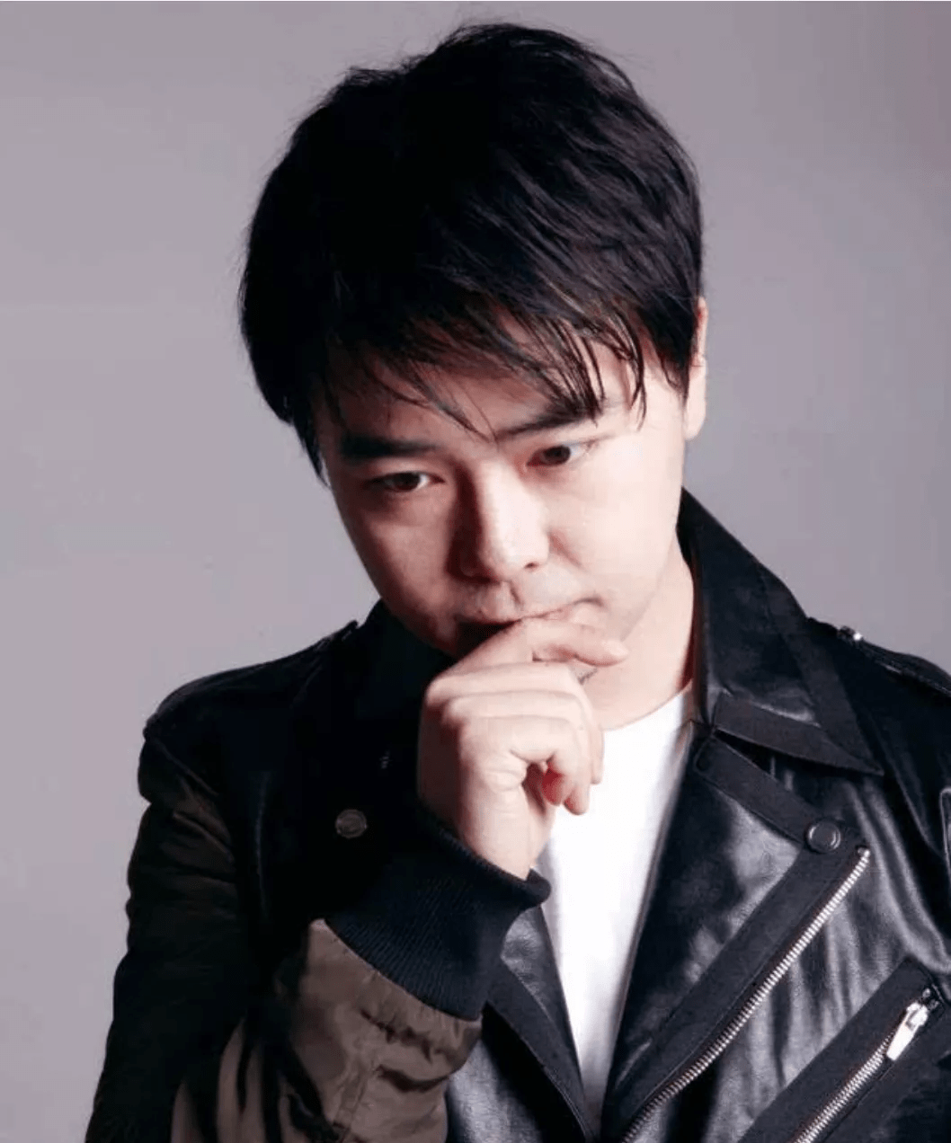 李尚龙才不听这些,父母那里说不通,他就直接向学校递交退学申请,校方