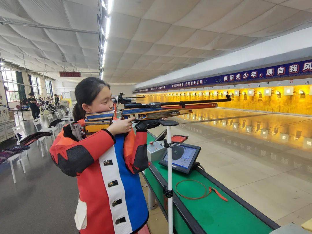 胜蓝实验小学有着40多年的射击传统,是省体育特色学校,省青少年学生