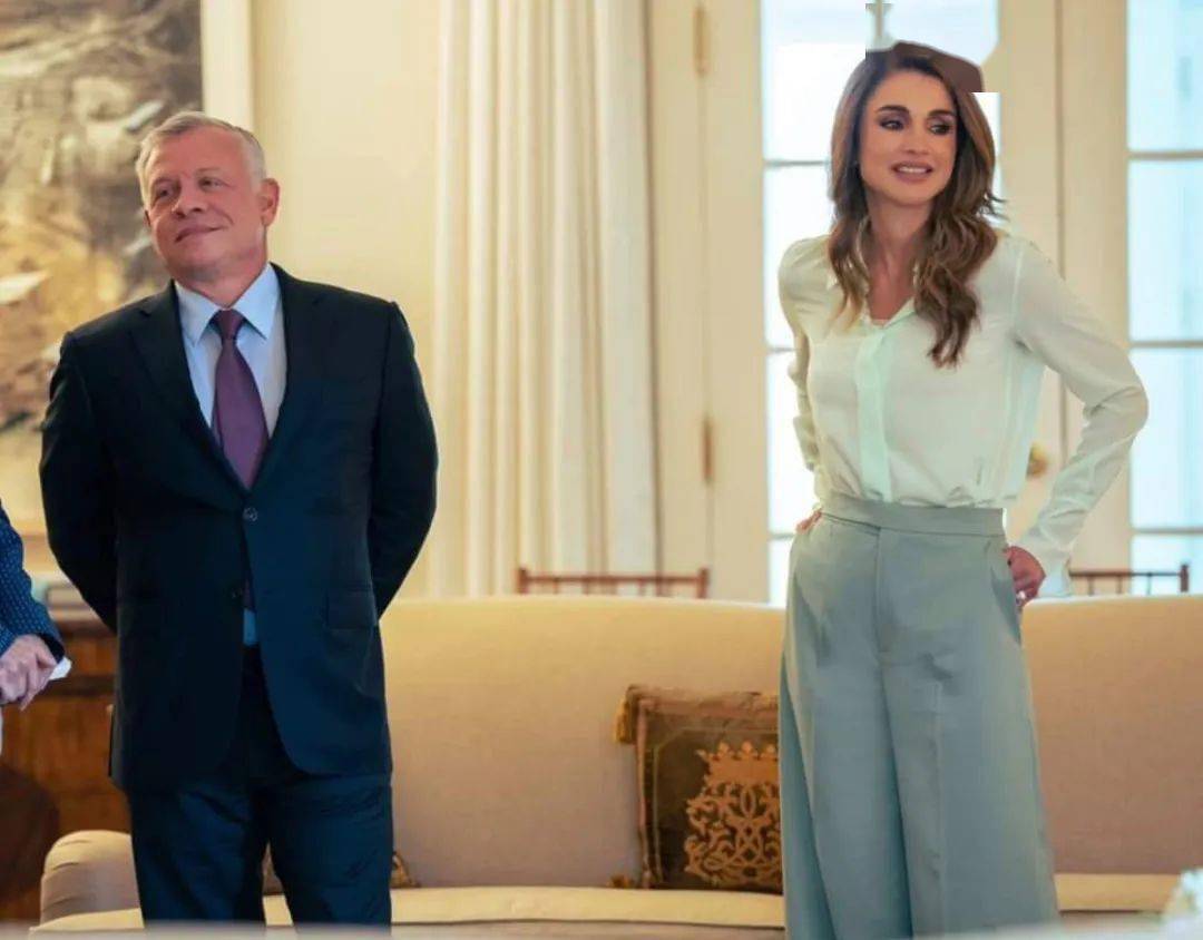 设计|从难民到『全球最美王后』，她比西班牙王后更会穿！