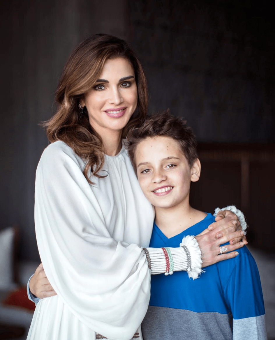 设计|从难民到『全球最美王后』，她比西班牙王后更会穿！