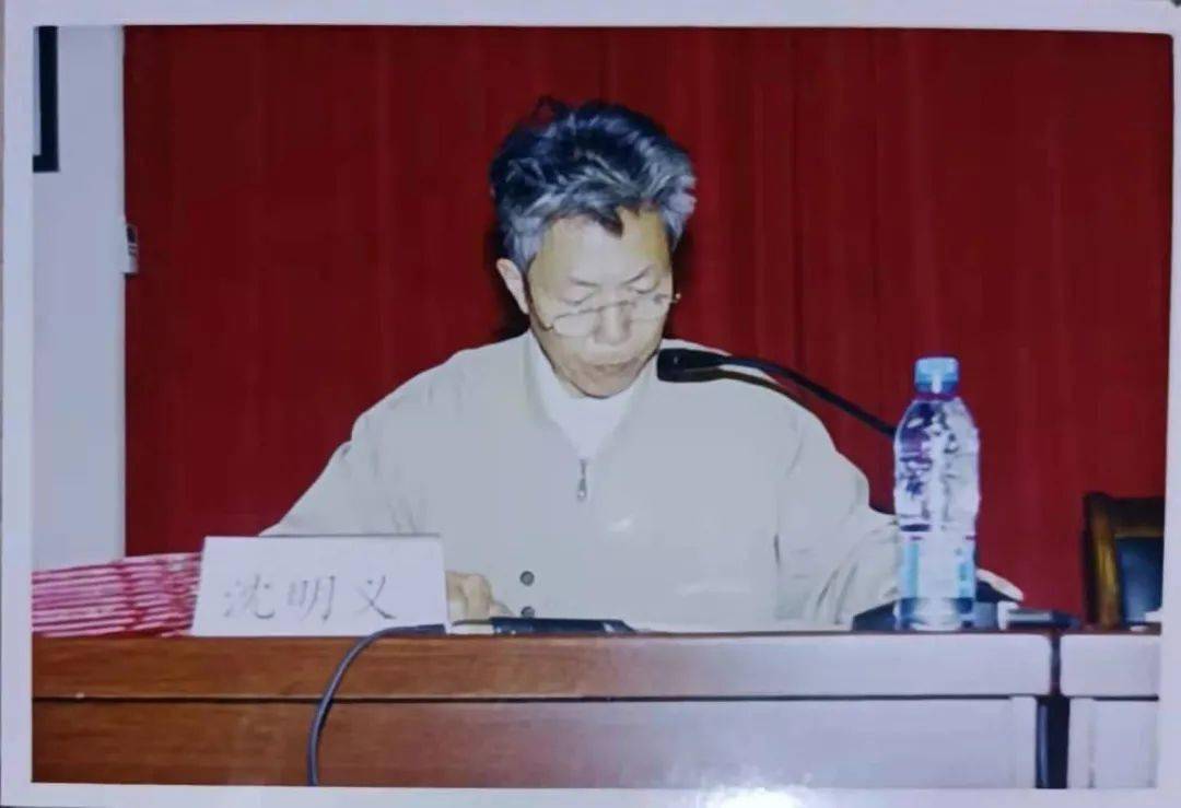 对话教育初心筑牢育人之魂青浦区百位老教师寻访之十徐泾中学沈明义