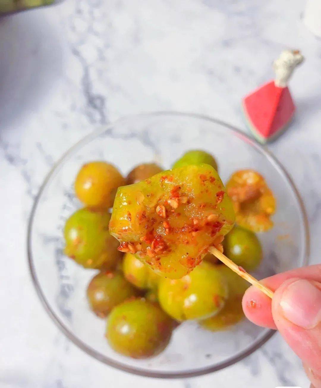 人类高质量水果吃法椒盐酱油辣椒粉上头了