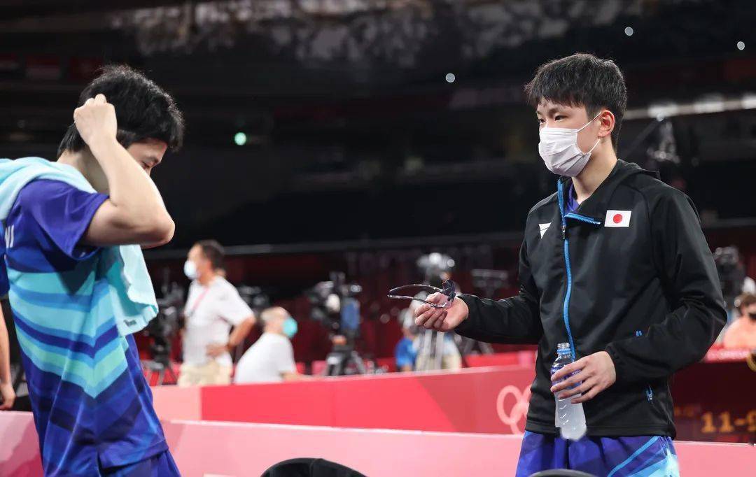 柳承敏,吴尚垠和朱世赫组成的韩国乒乓球"黄金一代"收获男团亚军