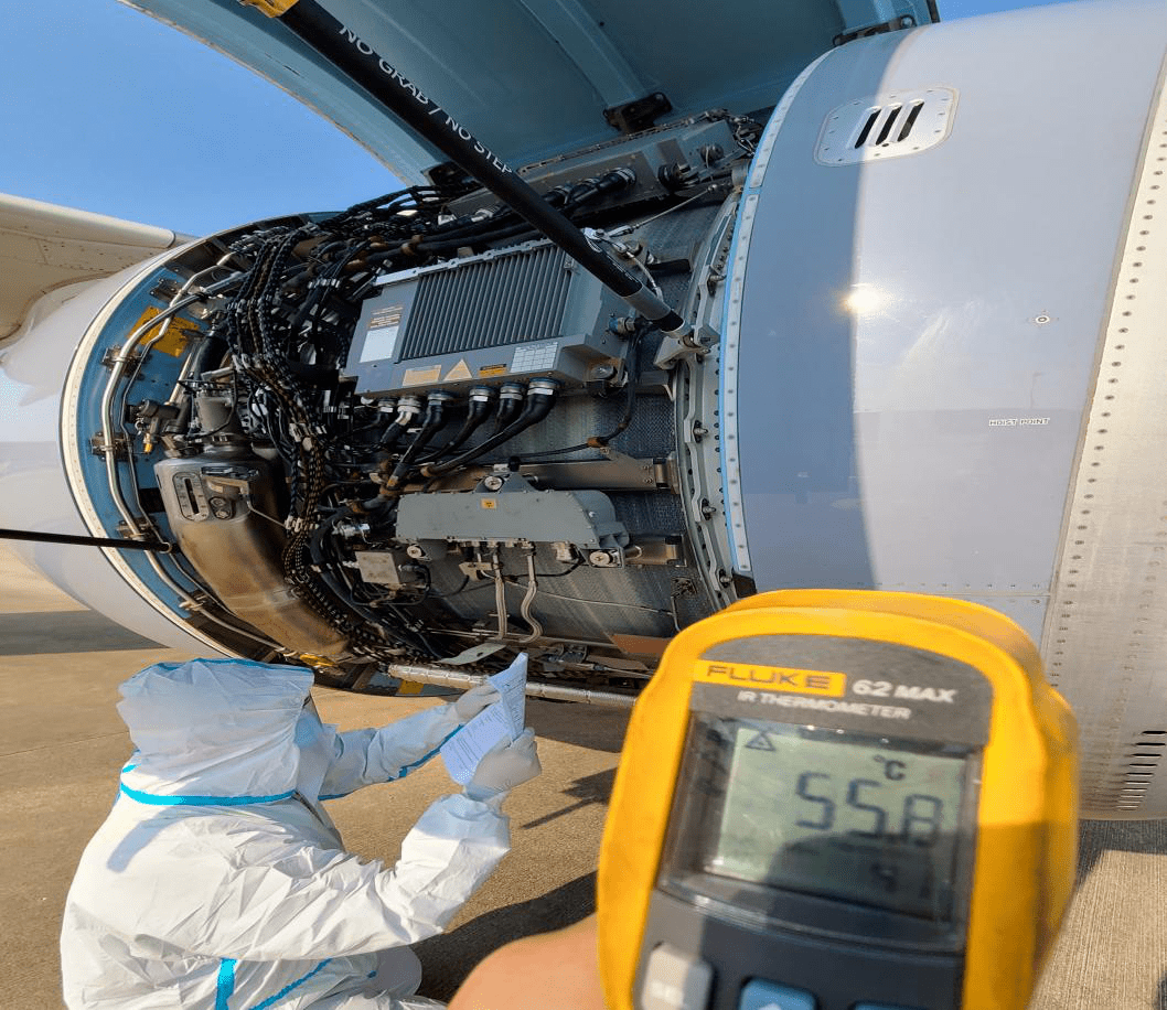 修飞机的白衣天使