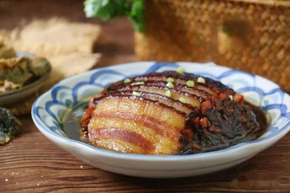 在立秋这一天有"贴秋膘"的说法,"以肉贴膘",自然是要多吃肉才能长膘