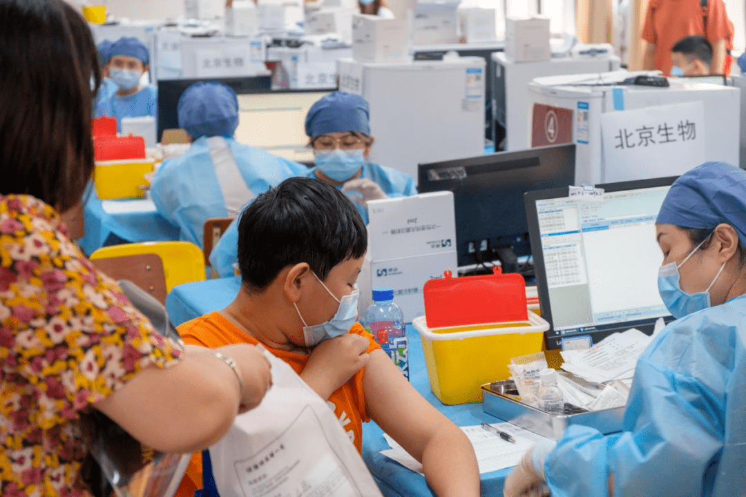 南开区在崇化中学设新冠疫苗临时接种点 加快推进12-14岁人群接种工作