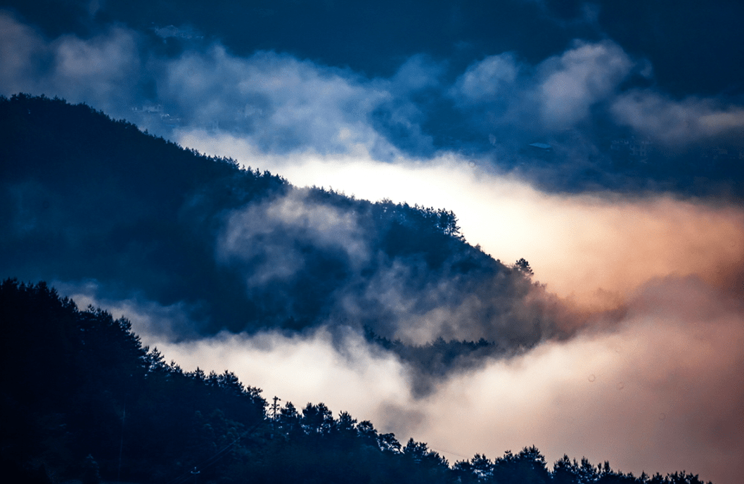 摄影欣赏:《雾腾云梦泽,水墨天堂绝.》