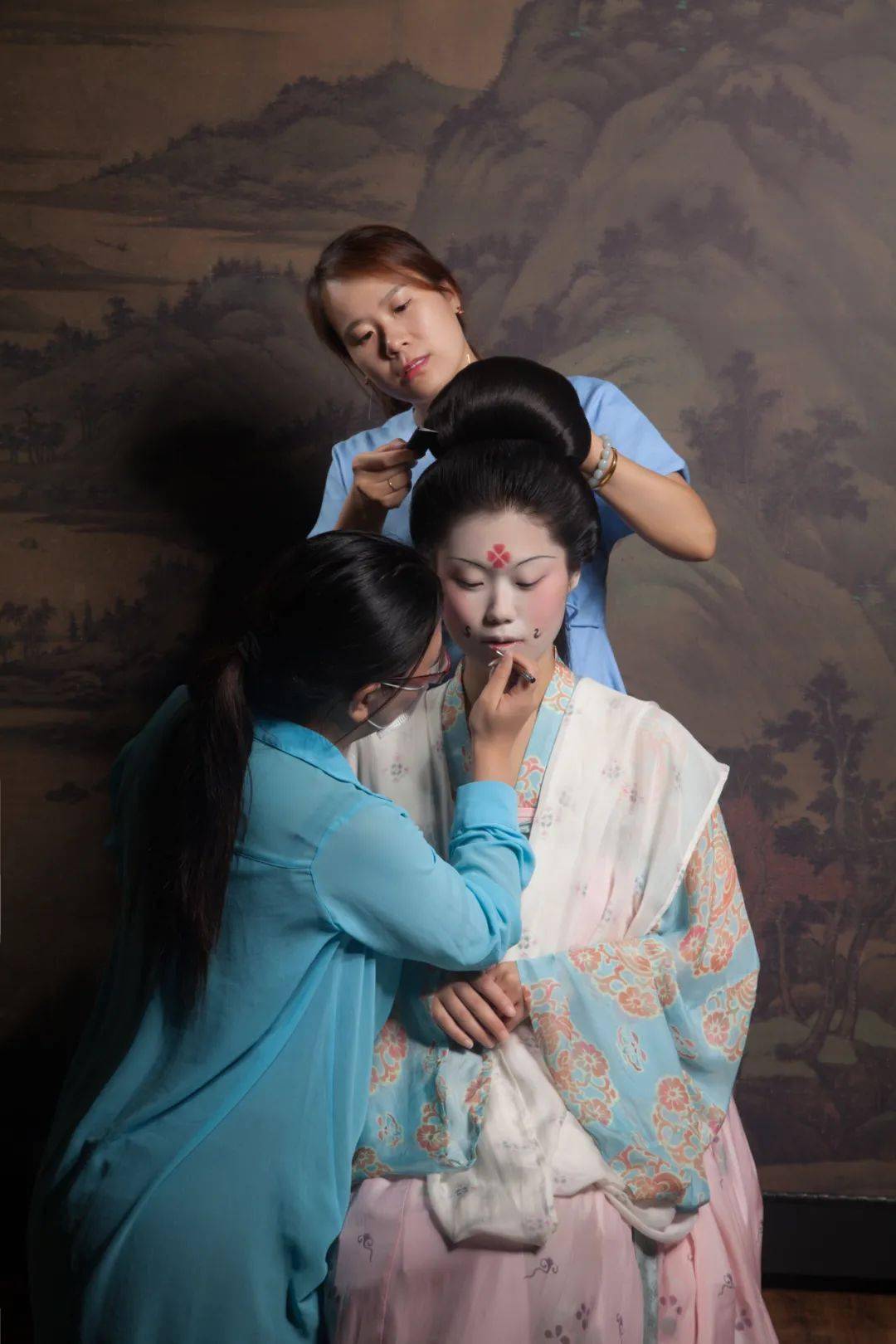 李白|时尚守艺人 | 中年李白的衣橱什么样？装束复原小组复原了