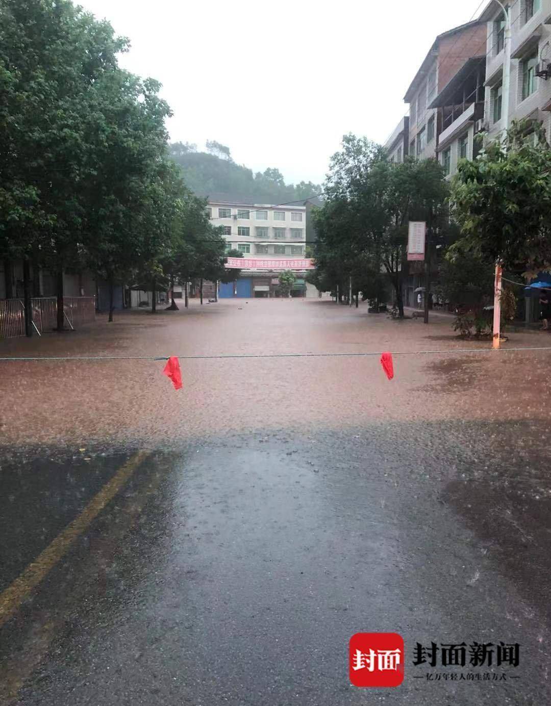 持续暴雨致四川大竹10余处路段无法通行 国道210线有桥梁损毁
