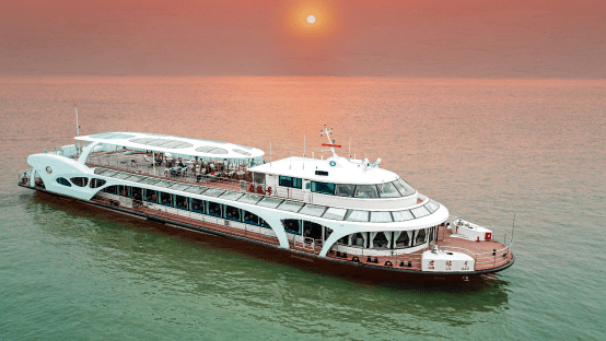 黄浦江首制纯电游船设计建造一体化项目花落七〇二所