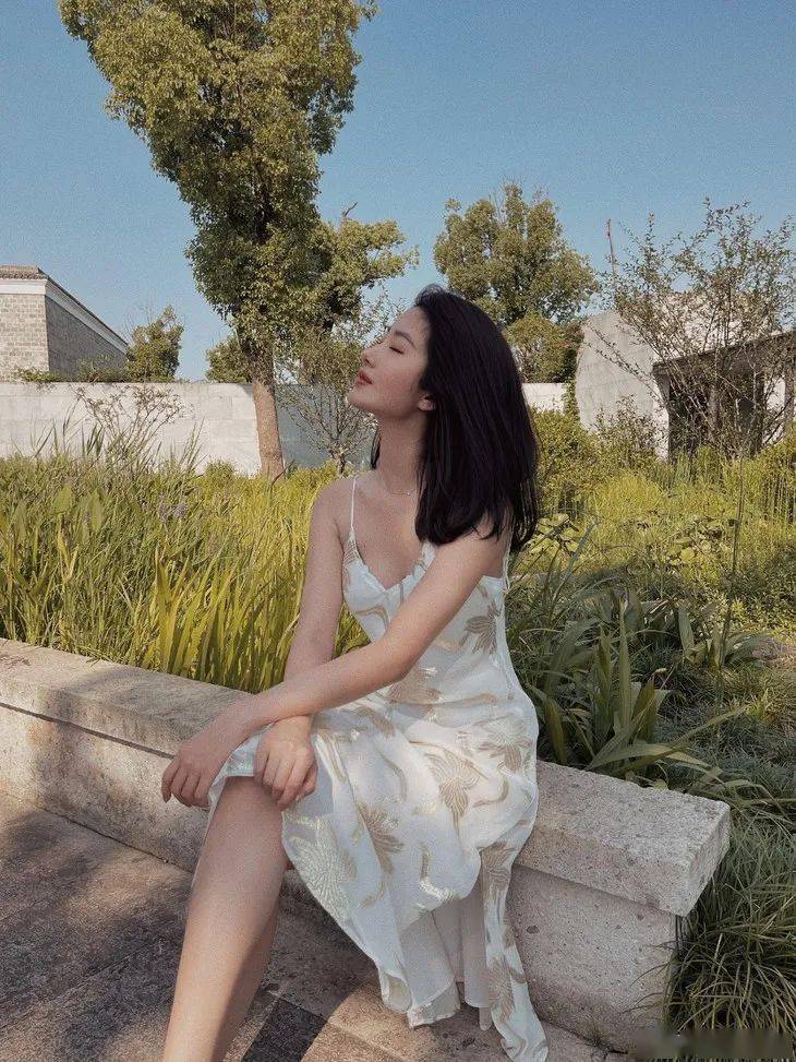杨采钰|杨采钰，最会穿裙子人设不倒