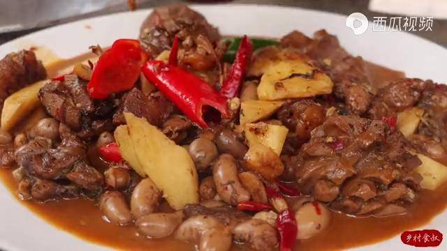 都说甲鱼牛鞭鸡腰子是绝配,今天一锅焖,果然鲜美绝伦,名不虚传