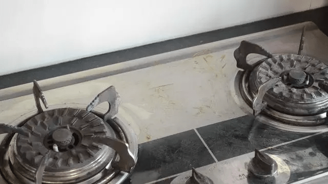 锅盖|用完的牙膏管别扔掉，放在厨房一年能省不少钱，邻居见了纷纷学！