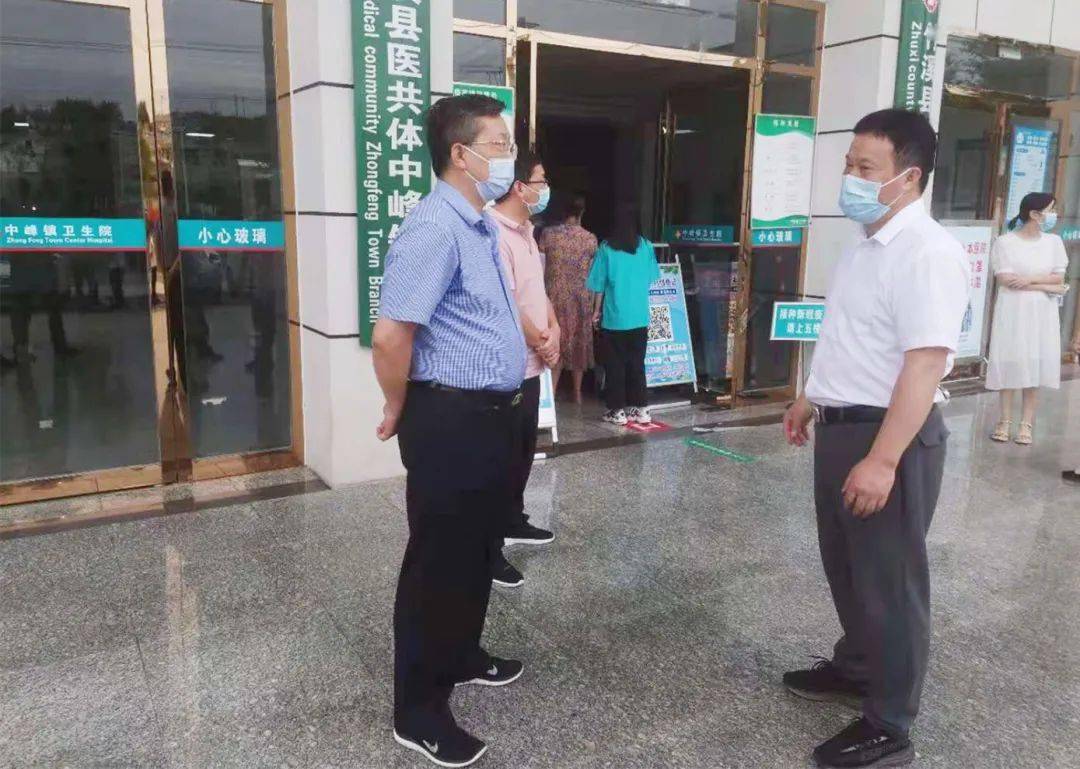 曹明权深入竹溪县督导检查疫情防控工作