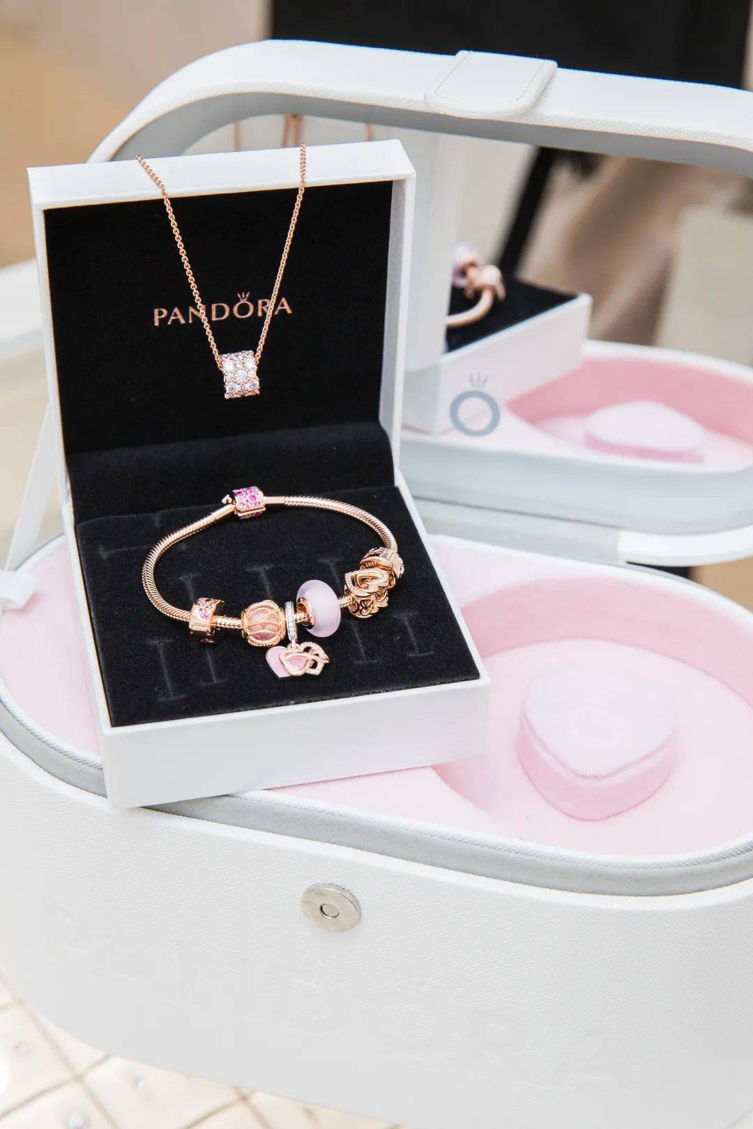 产品|成都人冲冲冲！5折雅诗兰黛，100+购女装！乐天8周年宠粉来啦！