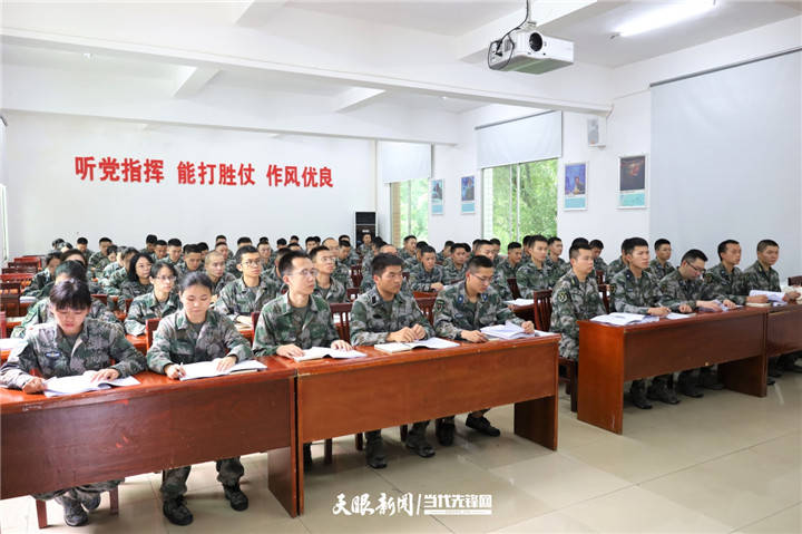 孔雀蓝体验兵之初贵州省军区新招录文职人员首次集训在筑举行