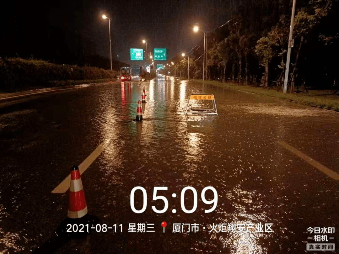 街头实拍！北京突降暴雨(含视频)_手机新浪网