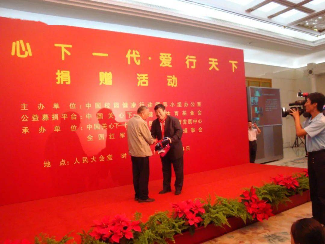 cctv2009年度十大三农人物提名奖,2010年度环球慈善人物